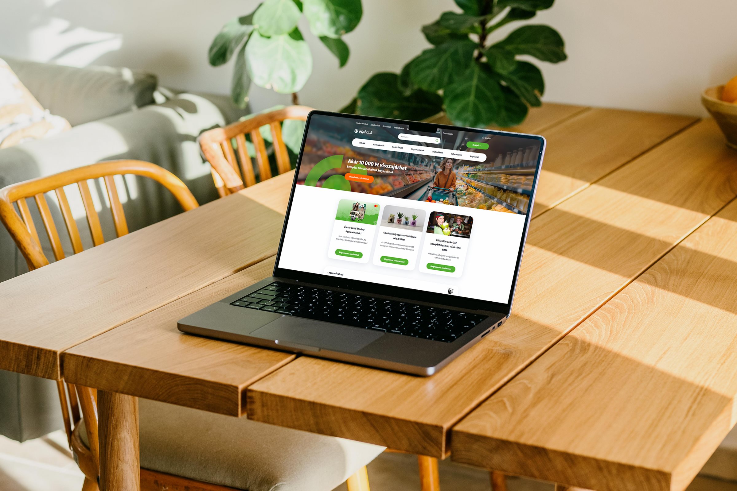 OTP Bank weboldal iMac mockupon, teraszos környezetben